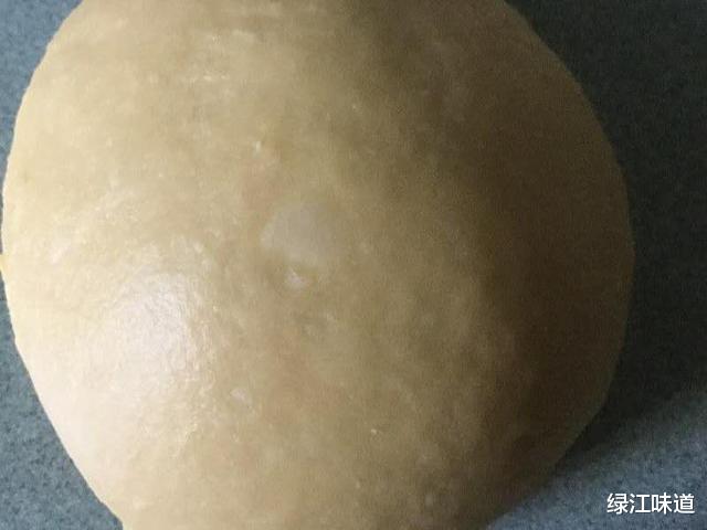 【菠萝包】菠萝包不用出去买了，在家学着做，外酥里软，上桌就被抢光