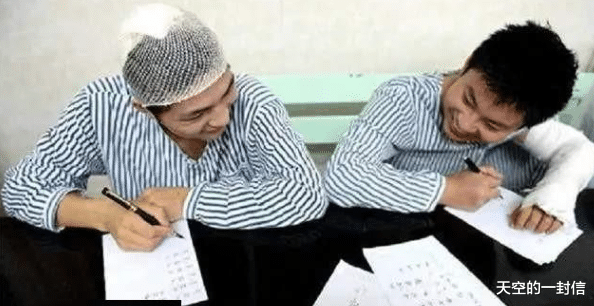 高考：当年夺刀救了一车人，却错过了高考的两名少年，如今怎么样了？