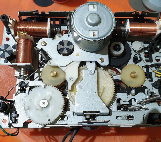 机器|九十年代的共轴双卡磁带机芯,一个仓放两磁带