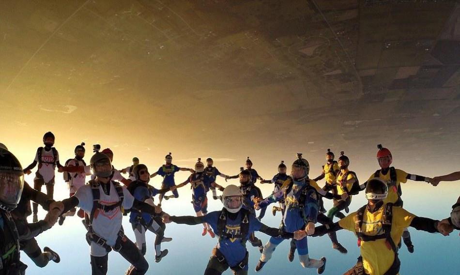 对流层|人体如果从1万米的高空，以自由落体形式落入海水中，会怎么样？