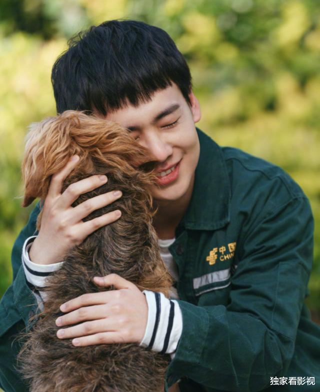 郭麒麟：德云社400人嗷嗷待哺！郭麒麟仨月上9档综艺，岳云鹏刚营业就惹事