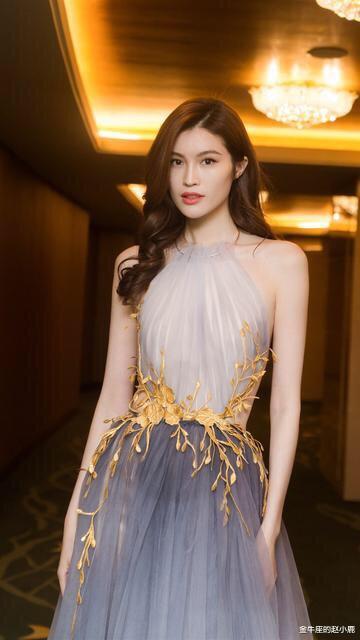 护肤品|女人过了40岁，不管长发还是短发，少弄这3款发型，显老没气质