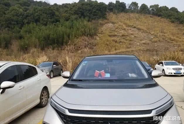 【宝骏】6万买了一辆6座车，配10.25寸大屏+双色车身，邻居还以为是进口豪车