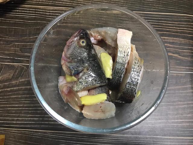 【鲈鱼】补肝肾，健脾胃！夏天多吃此鱼，虽然贵了点，但是肉嫩刺少特别鲜