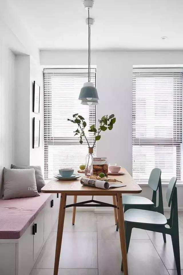 「」什么?家里也能弄卡座,还能和飘窗结合,简直是小户型的福音!