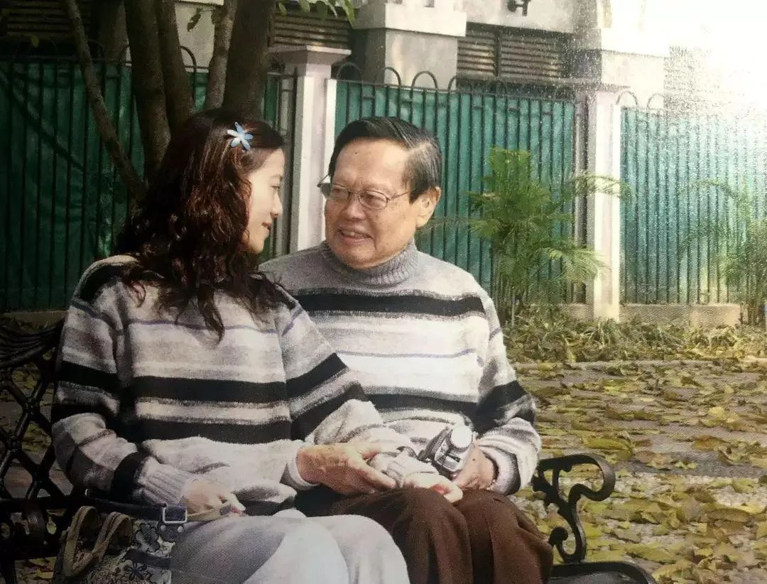 98歲楊振寧與44歲妻子近照曝光：翁帆這16年經歷瞭什麼？-圖8