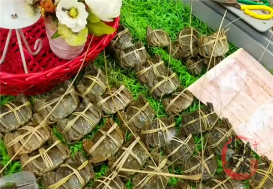 螃蟹|才发现，原来螃蟹身上有两处“小机关”，一捏就知肥瘦，涨知识了