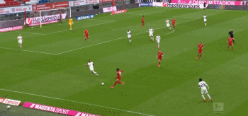 戴维斯@分析:把拜仁队史标王挤到替补席,19岁戴维斯为何如此受恩宠?