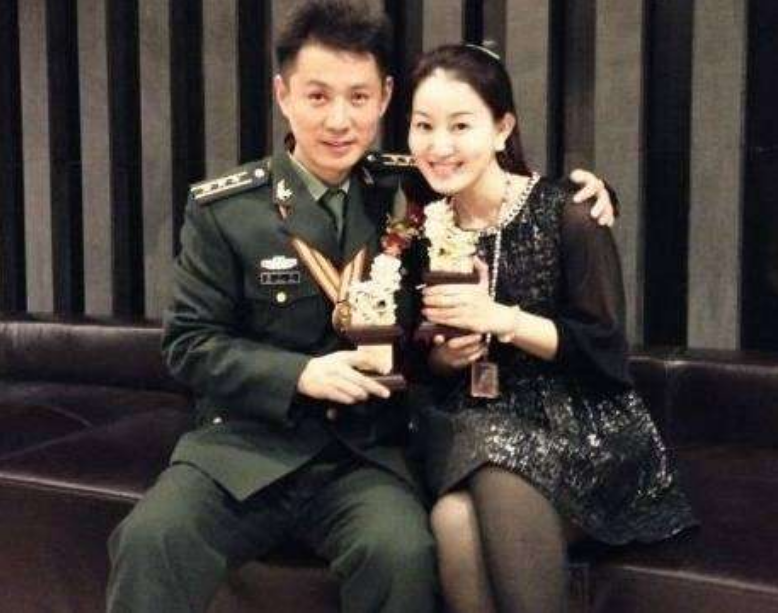 明星|因戏生情,23岁嫁大11岁国家一级演员,儿子近照被曝光太帅了