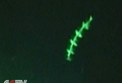 「飞行器」传说中的“飞棍”再一次出现！紧贴飞机舷窗，曾多次在中国被目击