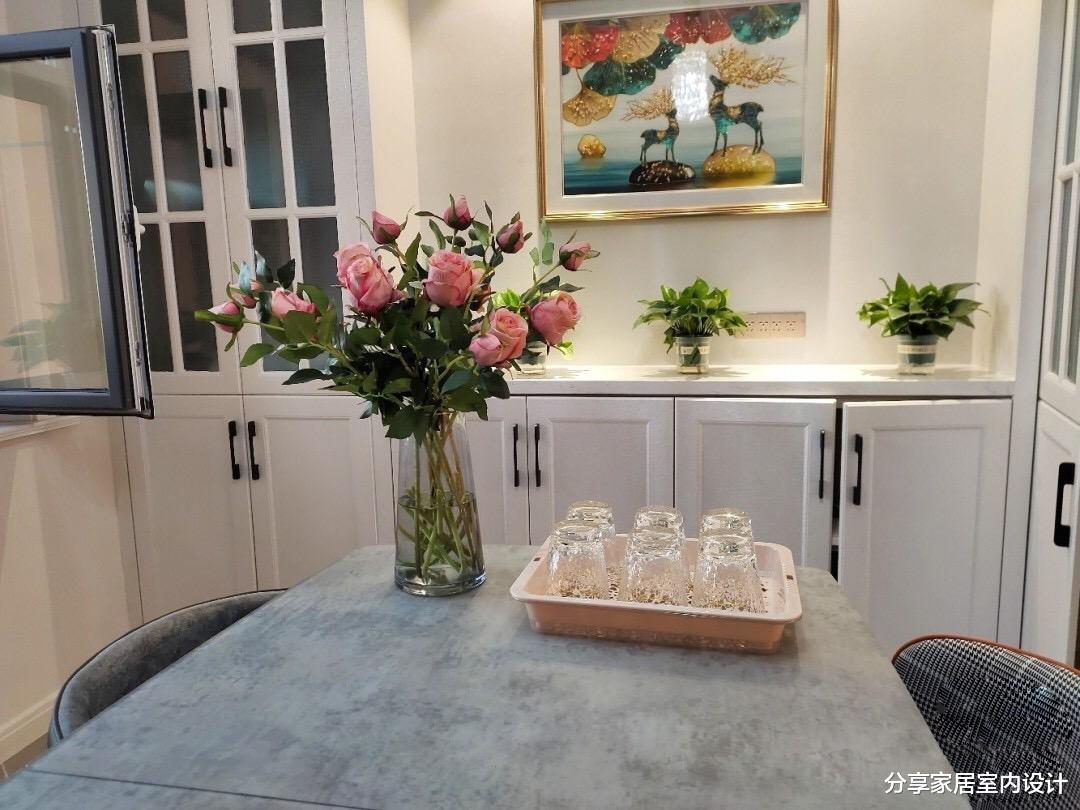 |她第一次装修，把三居室装成简约风，住起来真的太舒适啦！晒晒