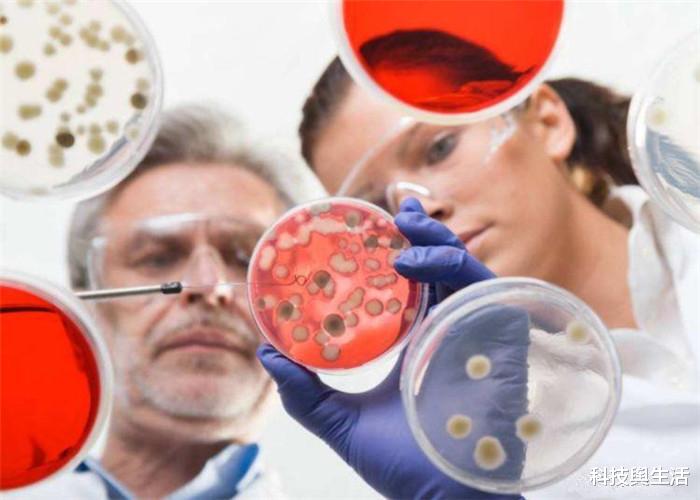 【科学家】传说中的长生不老，真的能实现？疯狂科学家为自己注射细菌！