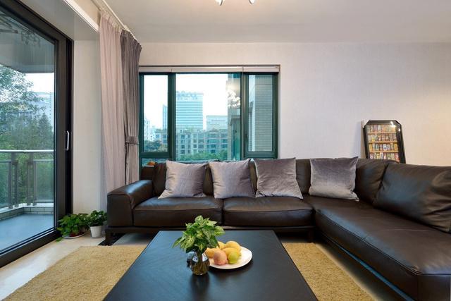 |砸了10万装的新房,不做吊顶省钱还大气,亲戚来了都觉得很赞!