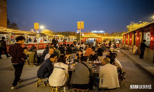 地摊经济|地摊经济“遇冷”？三家重量级官媒齐发声！这类人要难受了