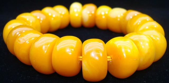 #琥珀蜜蜡#长期佩戴琥珀蜜蜡有什么好处？蜜蜡什么样的成色最好？