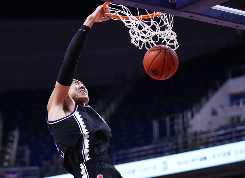 新疆男篮|15+7！20岁小将力压周琦成得分王，打出神奇2+2+旱地拔葱，真天赋异禀