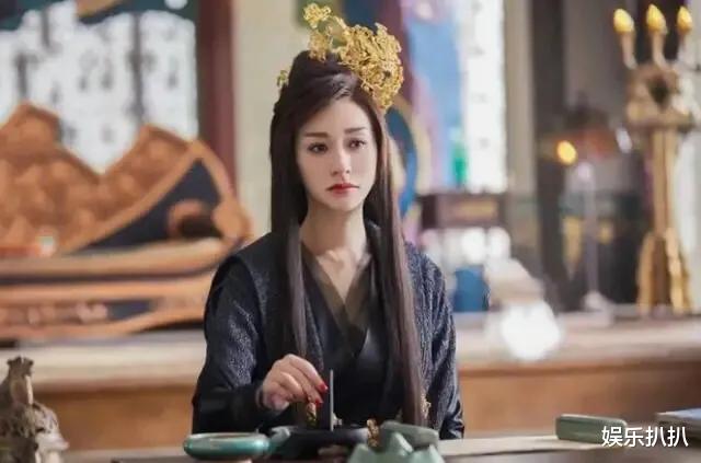 李小冉|李小冉曾被前男友用艾滋病针头抵着喉咙，乞求对方放过自己