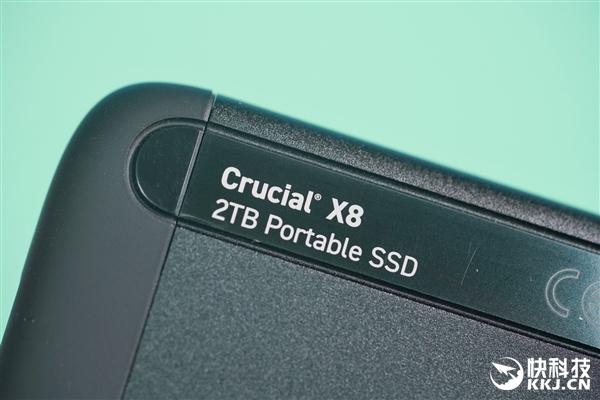 ssd|速度达1GB/s！英睿达X8移动SSD 2TB图赏：4寸手机大小
