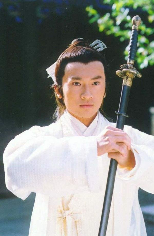 张三丰|难怪张翠山自尽后，张三丰没敢出手，你看看当年追杀张三丰的是谁