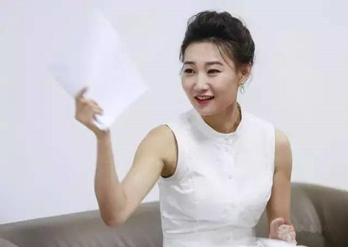 央视|她是央视美女，父亲是市长，如今四十岁多无人敢娶