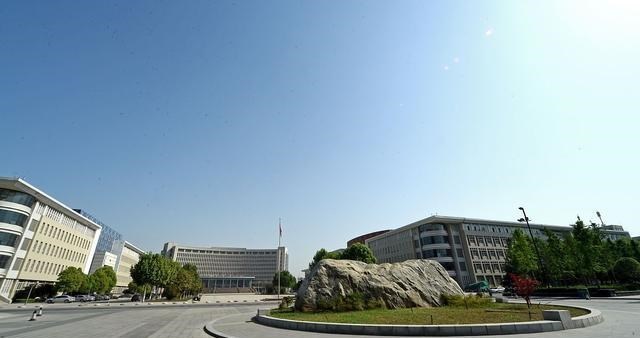 大学|分数不是很高，有“背景”的5所二本院校，毕业生容易就业