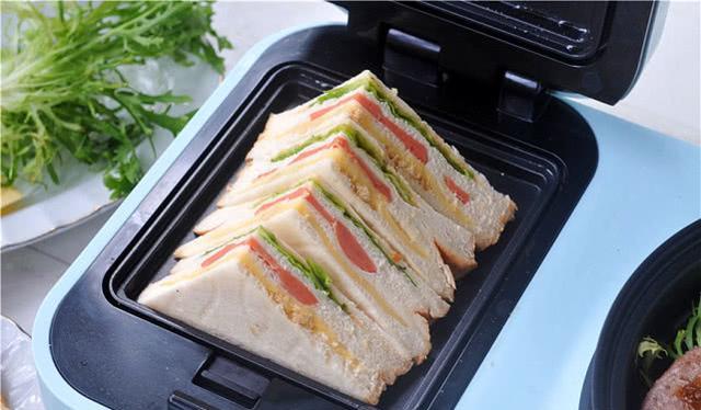 『吐司』3分钟搞定，这儿子的最爱！煎一下，切2刀，简单省事，太香了！