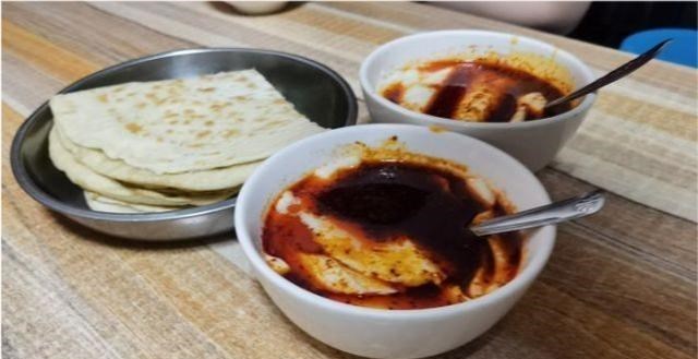 ACG分享站 陕西大叔用传统瓦缸装豆腐脑，2元1碗只卖3小时，一顿4碗吃不够