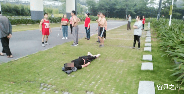 容县之声|广西一辆宝马20多米高处坠桥,司机被救后呼呼大睡!