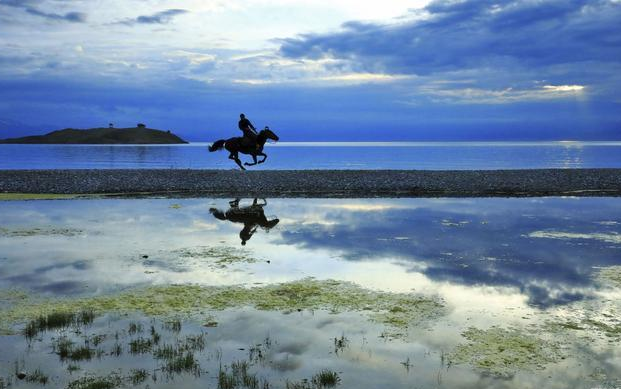 新疆维吾尔自治区|《战狼》3将要来了，你还记得当初的场面吗？