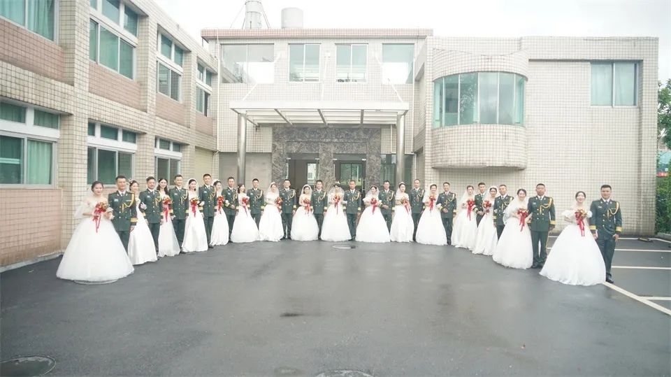 第1军视|全体注意！驻香港部队某团集体婚礼温情来袭