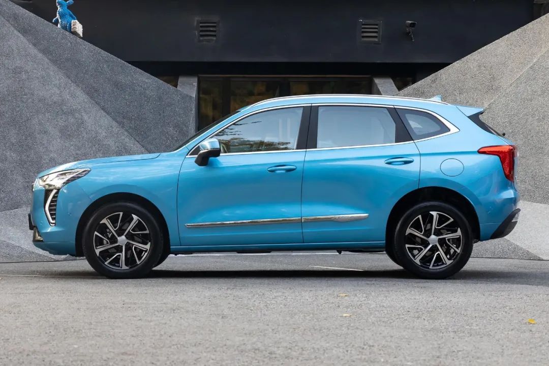 哈弗初恋|哈弗初恋对比长安欧尚X5，这一届年轻人真幸福