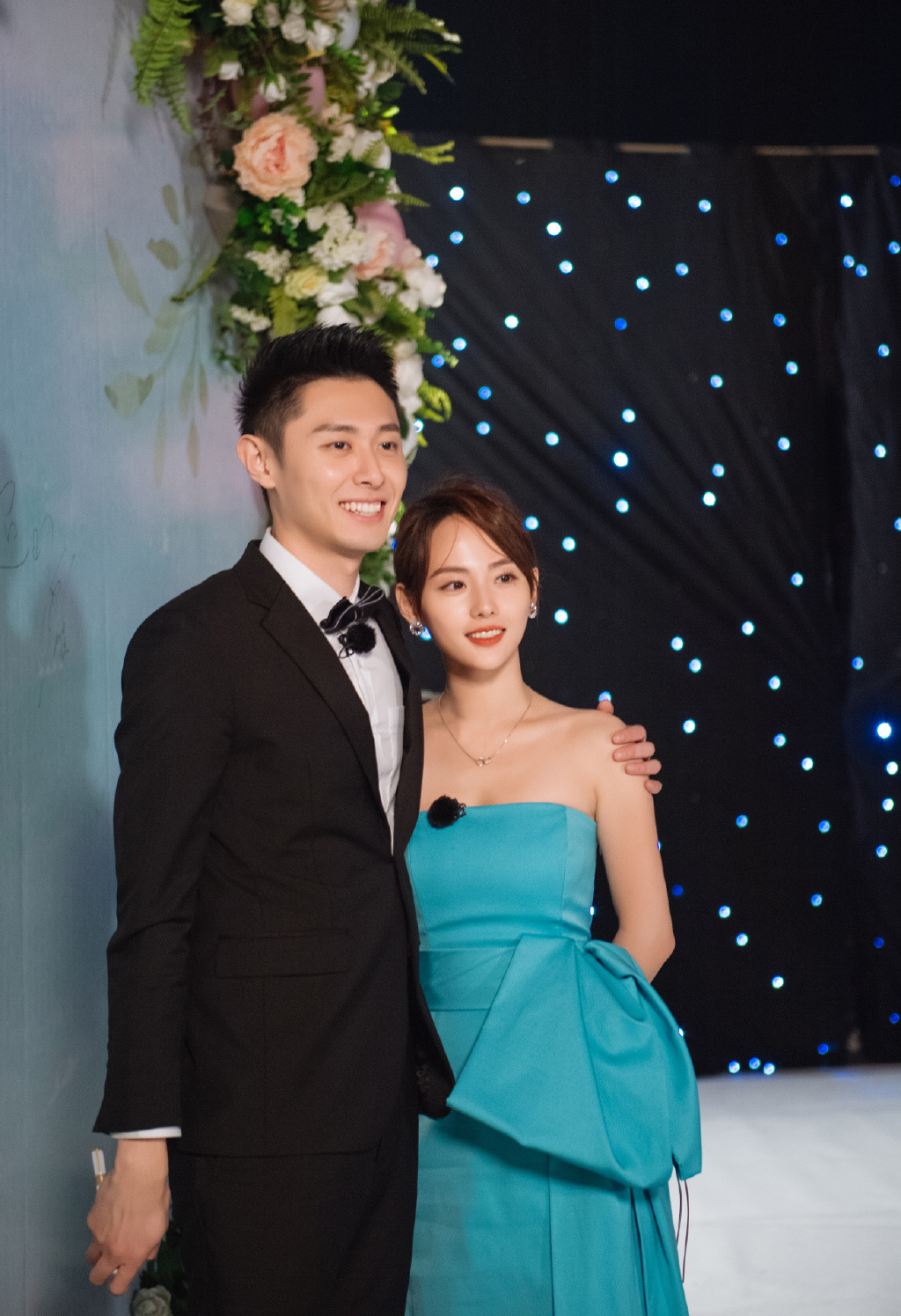 张嘉倪和老公的结婚照图片