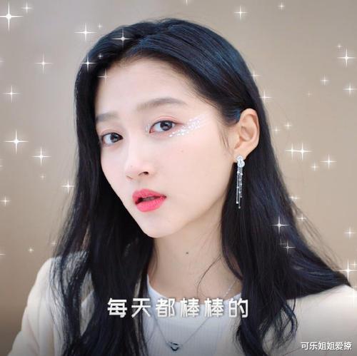 林妙妙|有一种整容叫林妙妙脱下校服，当穿上蕾丝裙后，网友：女神的蜕变