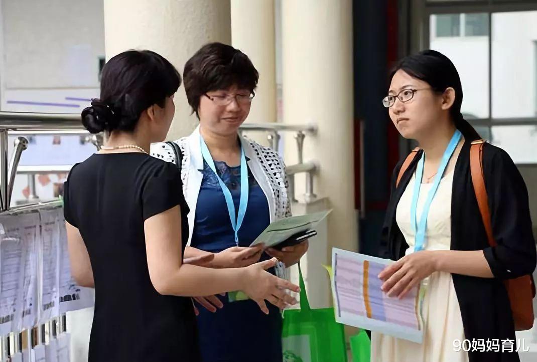 『』“3600÷9=400”又错了？宝妈质疑女儿老师评卷，被老师一句说脸红