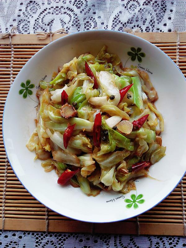 「肝脏」它是“通便菜”，隔天吃点，轻松排空黑臭便，腰细了，比开塞露好