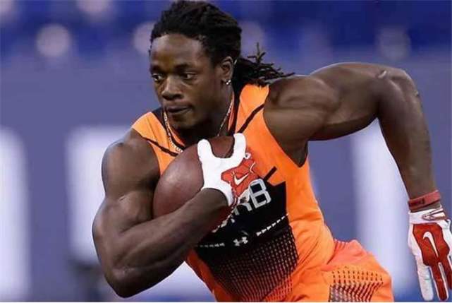 橄榄球|NBA球星肌肉很强壮？但和橄榄球运动员相比，他们都是弟弟