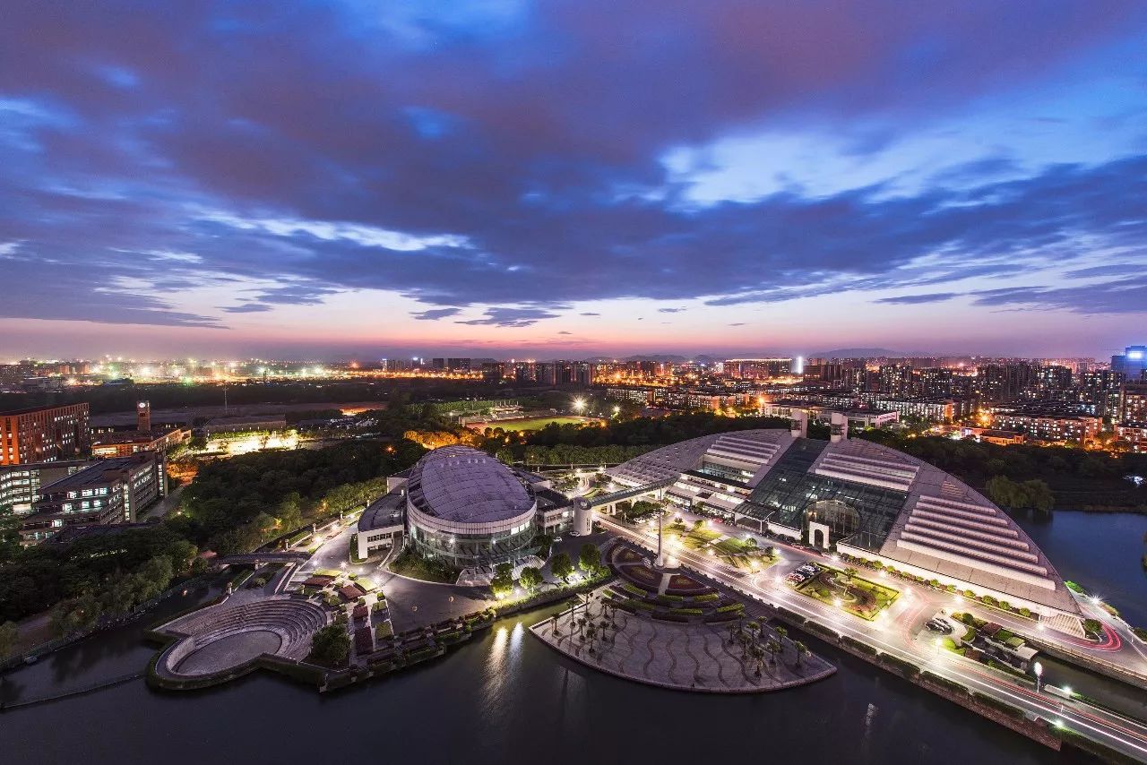 浙江大学|浙大 女博士寝室内烧炭自杀：父母长期忽视，很早就有抑郁倾向