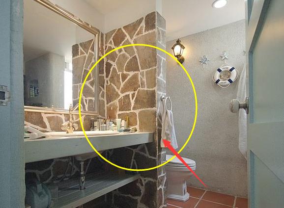 @卫生间不要装独立淋浴房了,试试这样做隔断,起码能省一半钱