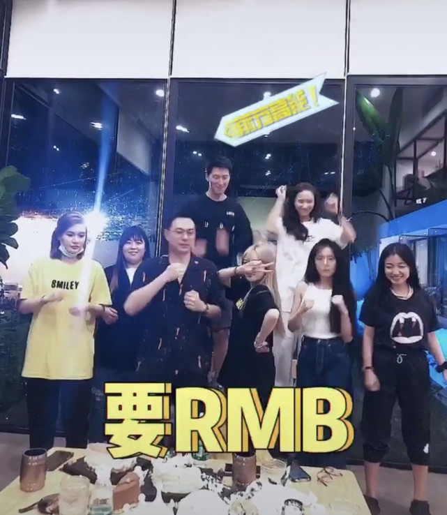 周扬青|闺蜜难防？网友发现窦骁紧盯周扬青，留言提醒超莲，她回应八个字