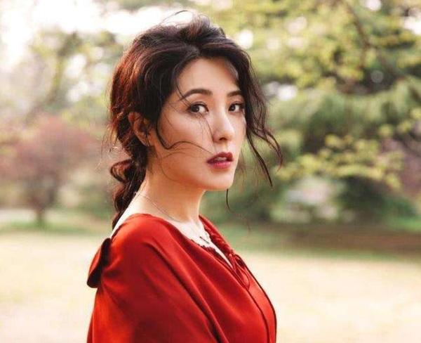 影帝|她是中戏200年一出的校花，2位前任均是影帝，今44岁却仍孤身一人