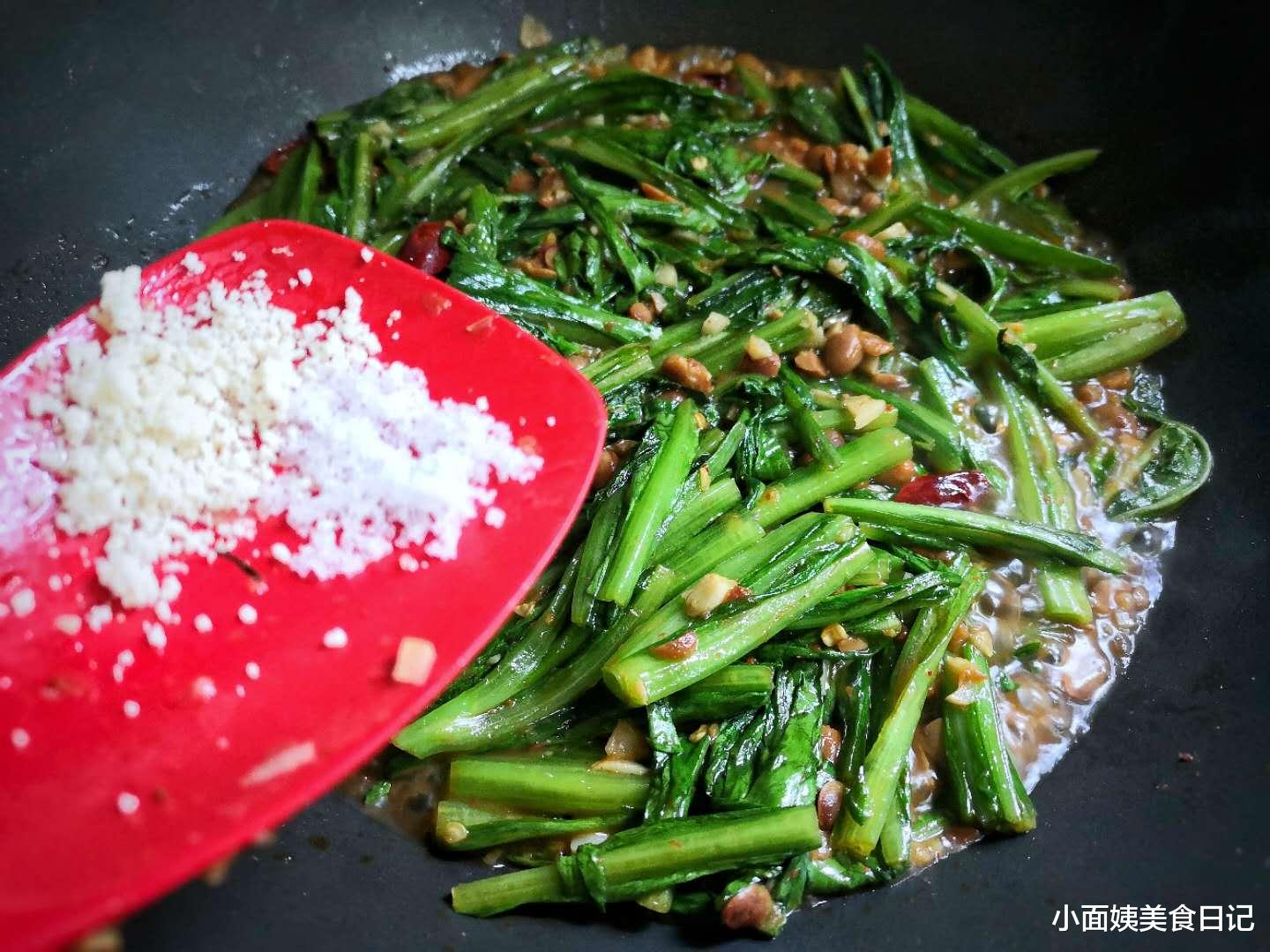 油麦菜|好多人看不上此菜，一周吃一次，给身体来个大扫除，润肠又通便！