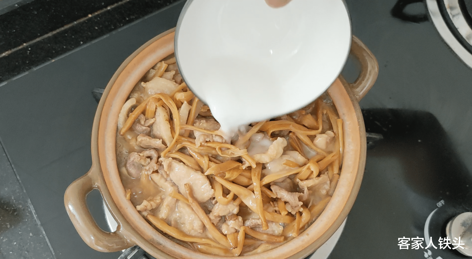 豆腐|3块豆腐1块肉，天冷教你过瘾吃法，简单好吃，一开锅盖流口水了