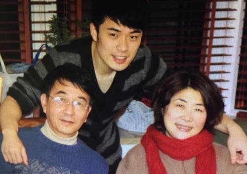 陈赫|陈赫身家背景曝光，舅舅是陈凯歌都不算什么，妈妈是超级巨星，爸爸更牛