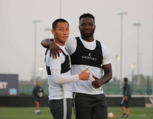 奥斯卡@国足下一个艾克森！37球金靴近日1句话令人动容，赶紧归化他