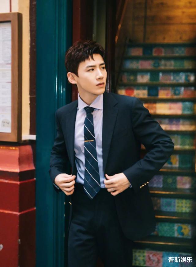 白敬亭|白敬亭爸爸：开出租车供儿子学钢琴，儿子成名后为他买房完他心愿