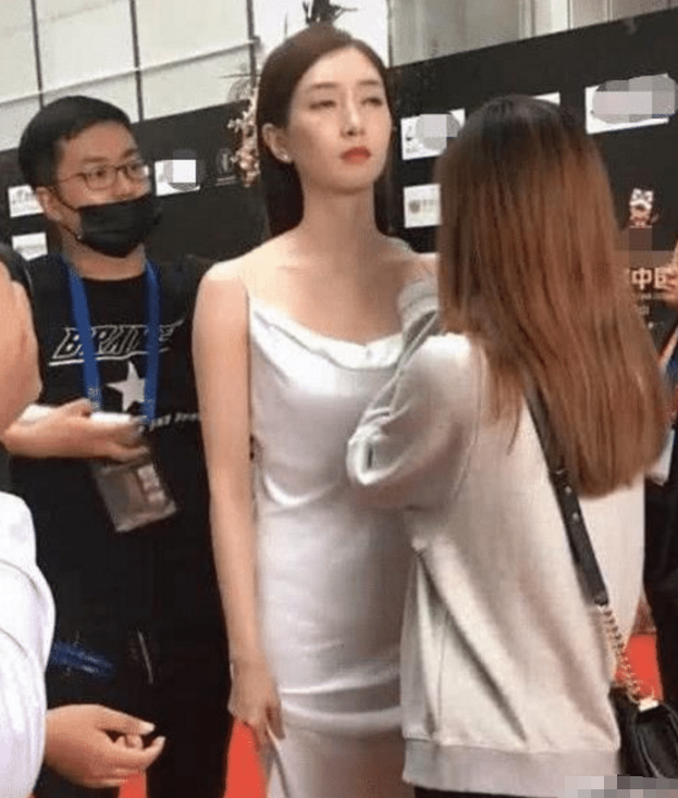 江疏影▲33岁江疏影有多撩人？全身上下仅靠两根绳吊着，网友：胡歌眼光真毒