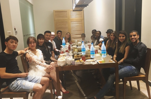 郜林|组局王！郜林与娇妻约深足太太团，曾坑恒大外援吃生肉喝火锅底料