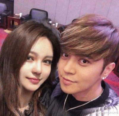 周扬青|周扬青分手后专心创业，晒出与合伙人照片，能力远远超出罗志祥