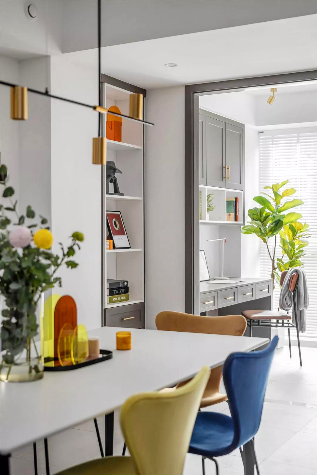 |她家48㎡，拥有三间卧室，超大餐厅，书房客厅合二为一，太聪明了