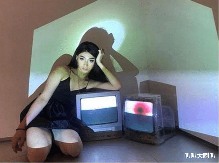 庾澄庆|庾澄庆儿子和六位美女吃饭，私下爱好穿裙子，称呼52岁妈妈小可爱